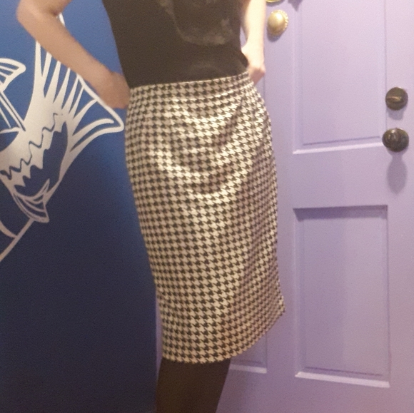 Vintage Dresses & Skirts - 4 for $10!! Hounds Tooth 80's pencil skirt